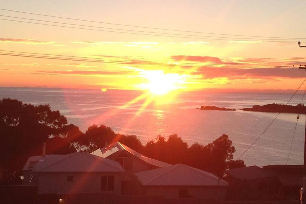 The Tin Shed Couples Accommodation At Bay Of Fires Binalong Bay Екстер'єр фото